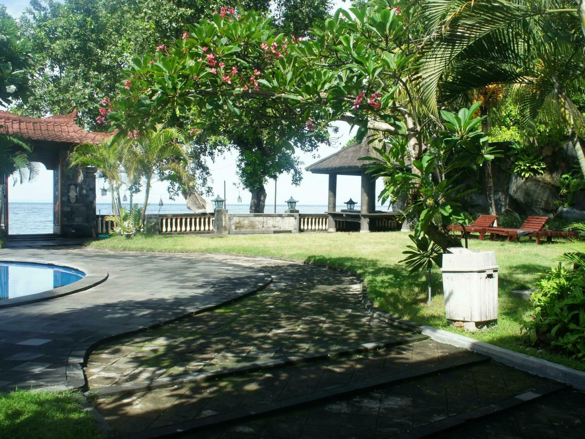 Batu Bolong Cottages Mangsit Extérieur photo